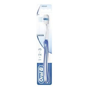 Oral - B - spazzolino manual medio